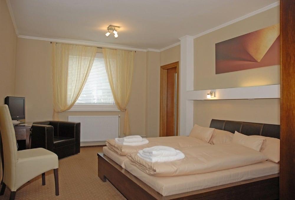 Hotel Galileo Zilina Exterior photo